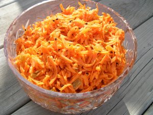 Recept online: Grapefruit s mrkví a dýňovými semínky: Zdravé a osvěžující - mrkvový salát a grapefruit s porcí dýňových semen